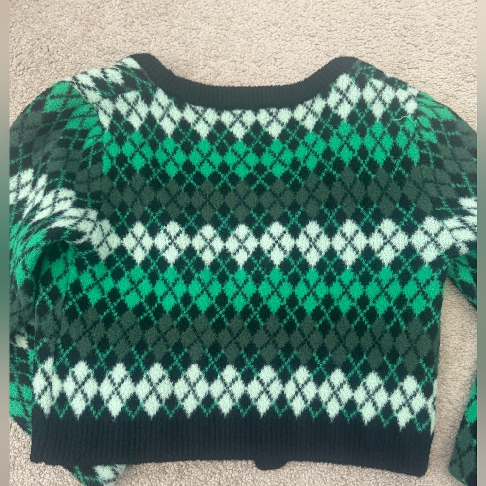 Short cropped, long sleeve plaid button front V neck - Picture 3 of 4